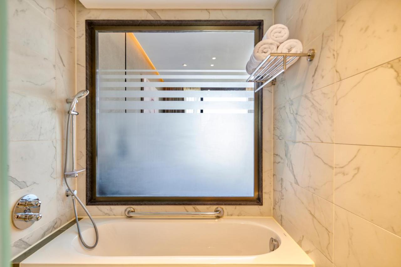 Crowne Plaza - West Cairo Arkan By Ihg 6th of October City Exterior foto A shower over a bathtub
