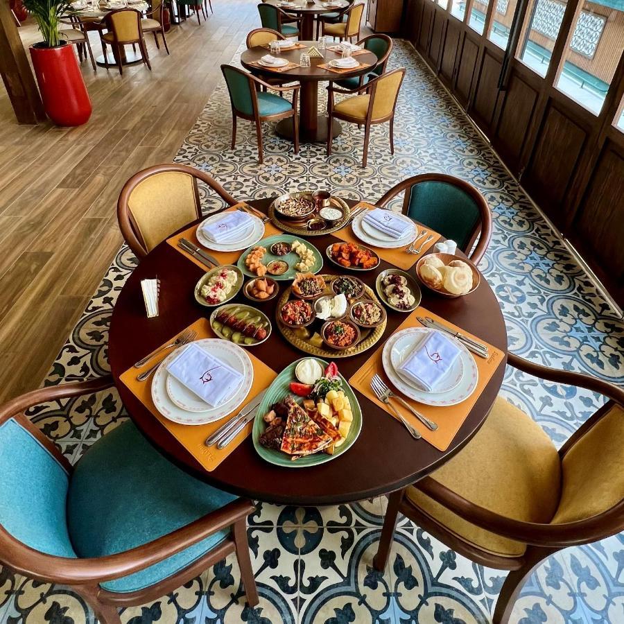 Crowne Plaza - West Cairo Arkan By Ihg 6th of October City Exterior foto A table set for a meal