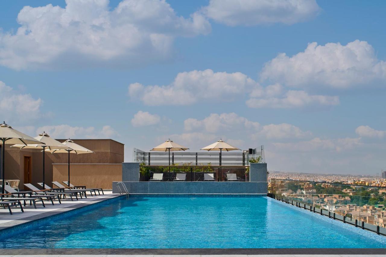 Crowne Plaza - West Cairo Arkan By Ihg 6th of October City Exterior foto Rooftop pool at the hotel