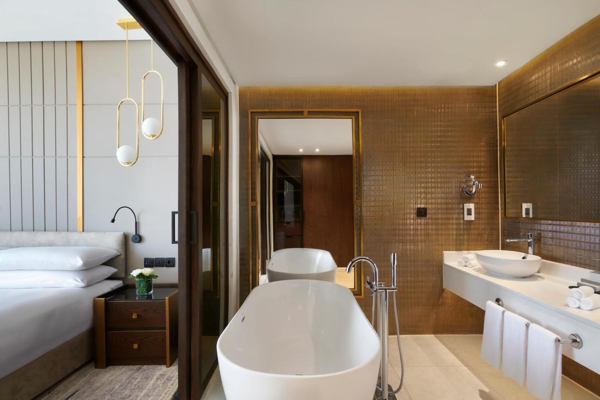 Crowne Plaza - West Cairo Arkan By Ihg 6th of October City Exterior foto Bathroom of a suite